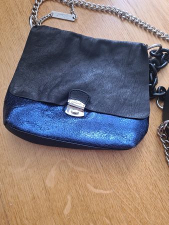 Schicke Umhängetasche aus Leder, blau/schwarz, neuwertig