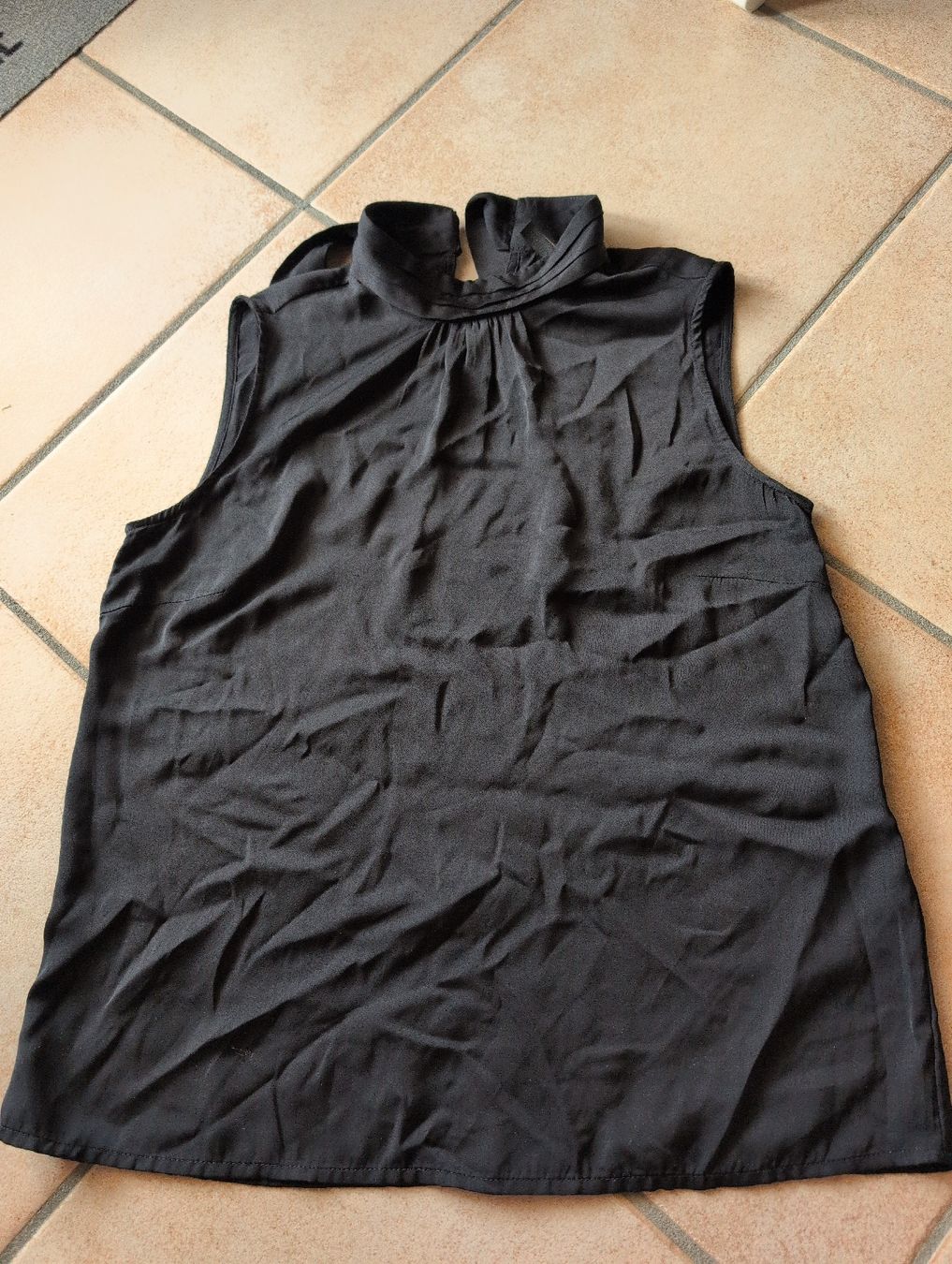 Vero Moda Camicette: Bluse S in schwarz mit Schleife hinten – Usato da Unterlunkhofen venduto da SophieS.