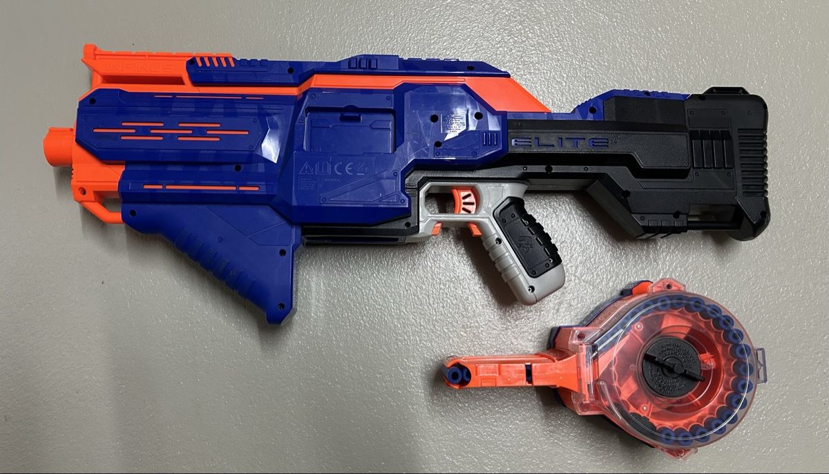 Nerf Giocattoli: Nerf Elite Infinus Spielzeugwaffe – Usato da Luterbach venduto da Magnesium3 1
