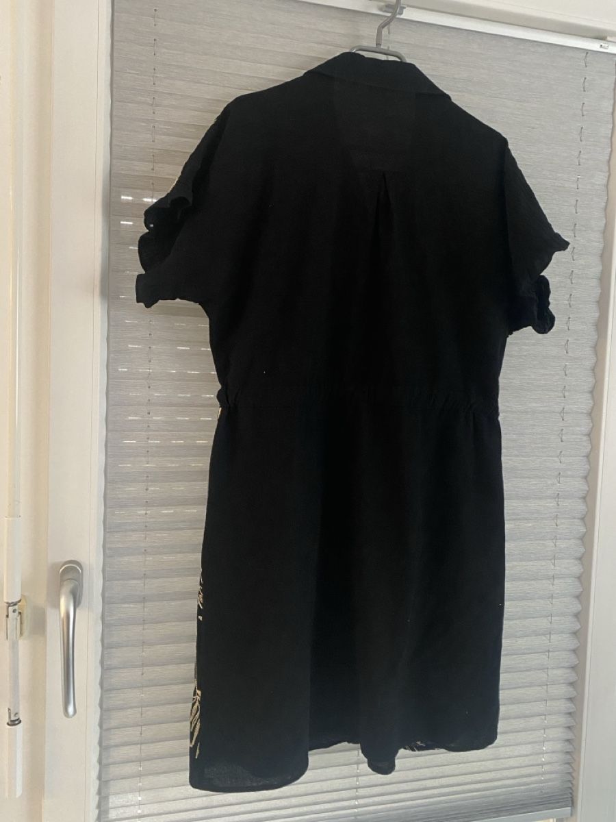 Tuniche: Robe tunique noire avec motifs dorés  – Usato da Granges VS venduto da avm_mj7b 1