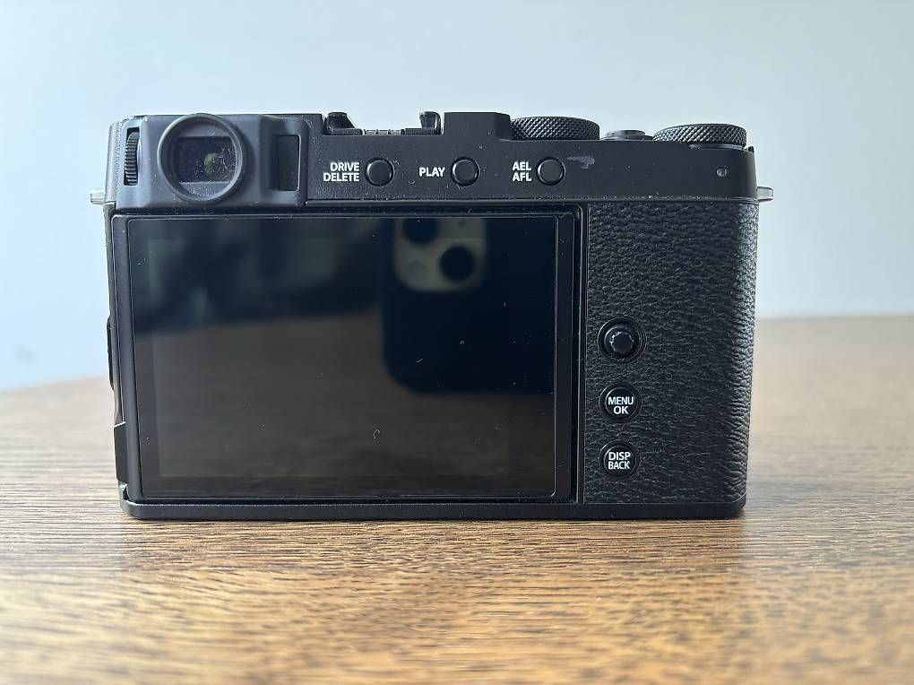 Fotocamera: Fujifilm X-E4 with accesories – Usato da Basel venduto da jp.bs 2