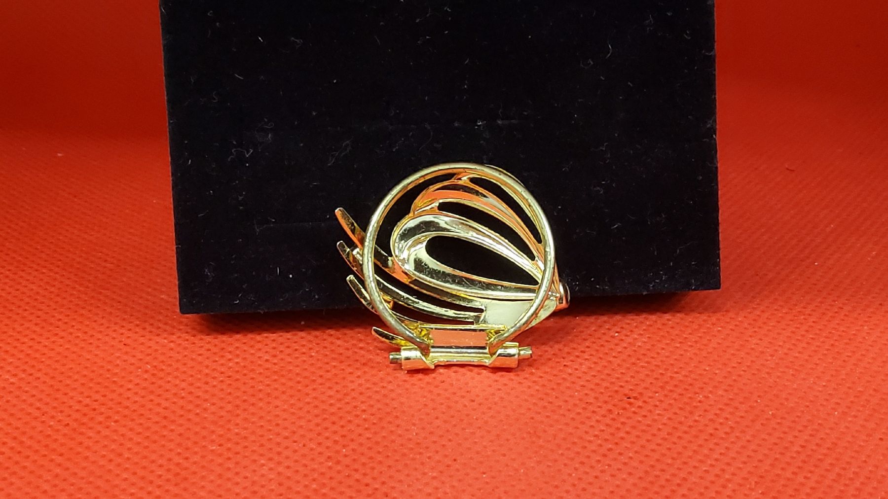 Spille & Fermagli: Goldfarbene Brosche mit Strass - Zeitloser Schmuck! – Usato da Herisau venduto da Nluanalucas 1