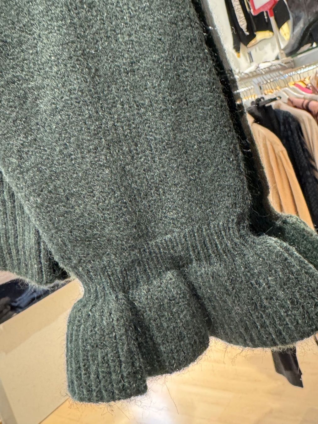 Maglioni & Felpe: Essentials Pullover, dunkelgrün, Grösse 36/38, Neuwertig! – Nuovo (secondo la descrizione) da Oberrohrdorf venduto da maggys15 2