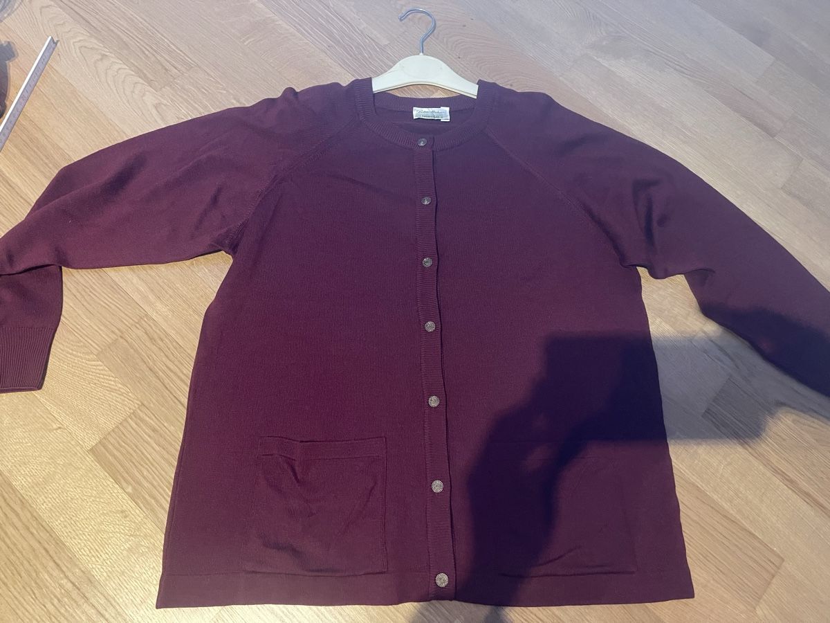 Peter Hahn Pullover & Sweatshirts: Pullover Peter Hahn Strickjacke, Wolle, Weinrot, To – Gebraucht aus Rüschlikon von Lajniii