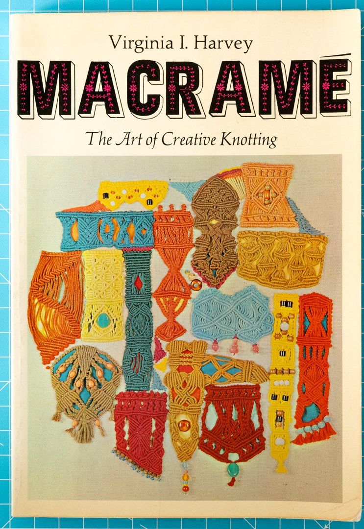 Libri: Macrame, the Art of Creative Knotting – Usato da Zürich venduto da AuctionAlan
