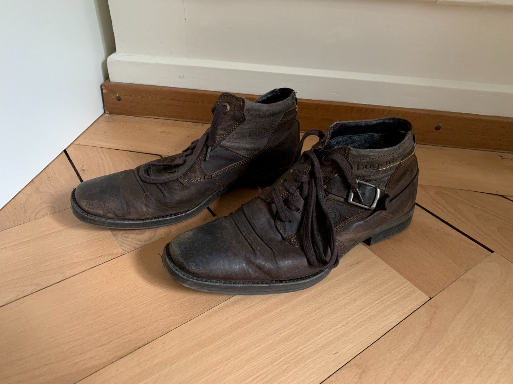 Bugatti Scarpe da uomo: BUGATTI - Leder Stiefelette dunkelbraun – Usato da Zürich venduto da Diazaio