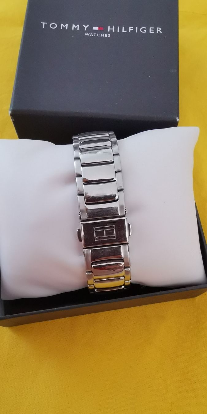 Tommy Hilfiger Orologi: Tommy Hilfiger Damenuhr Edelstahl – Usato da Itingen venduto da schweizersternchen 2