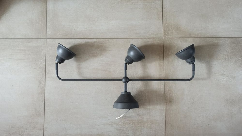 Kronleuchter & Deckenlampen: Lampe plafonnier orientable en métal – Gebraucht aus Onex von nightwalker022