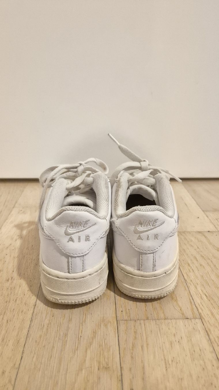 Nike Scarpe da uomo: Nike Air Force 1, Gr. 35.5, Weiss – Usato da Obfelden venduto da Luna90 2