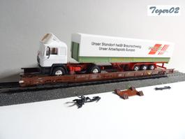 Märklin H0 4710 Hupac-Wagen mit LKW.