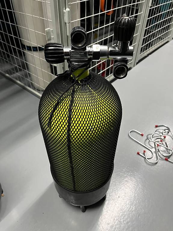 Bouteilles de plongée: Tasuchflasche 12l – D'occasion à Lommiswil par durma