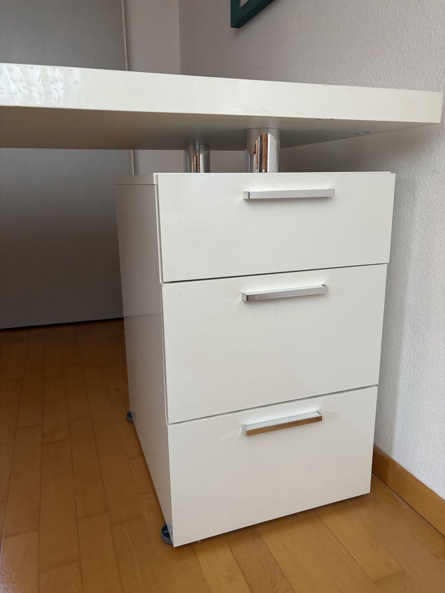 Scrivanie: Schreibtisch weiß – Usato da Freidorf TG venduto da ibipatria 2