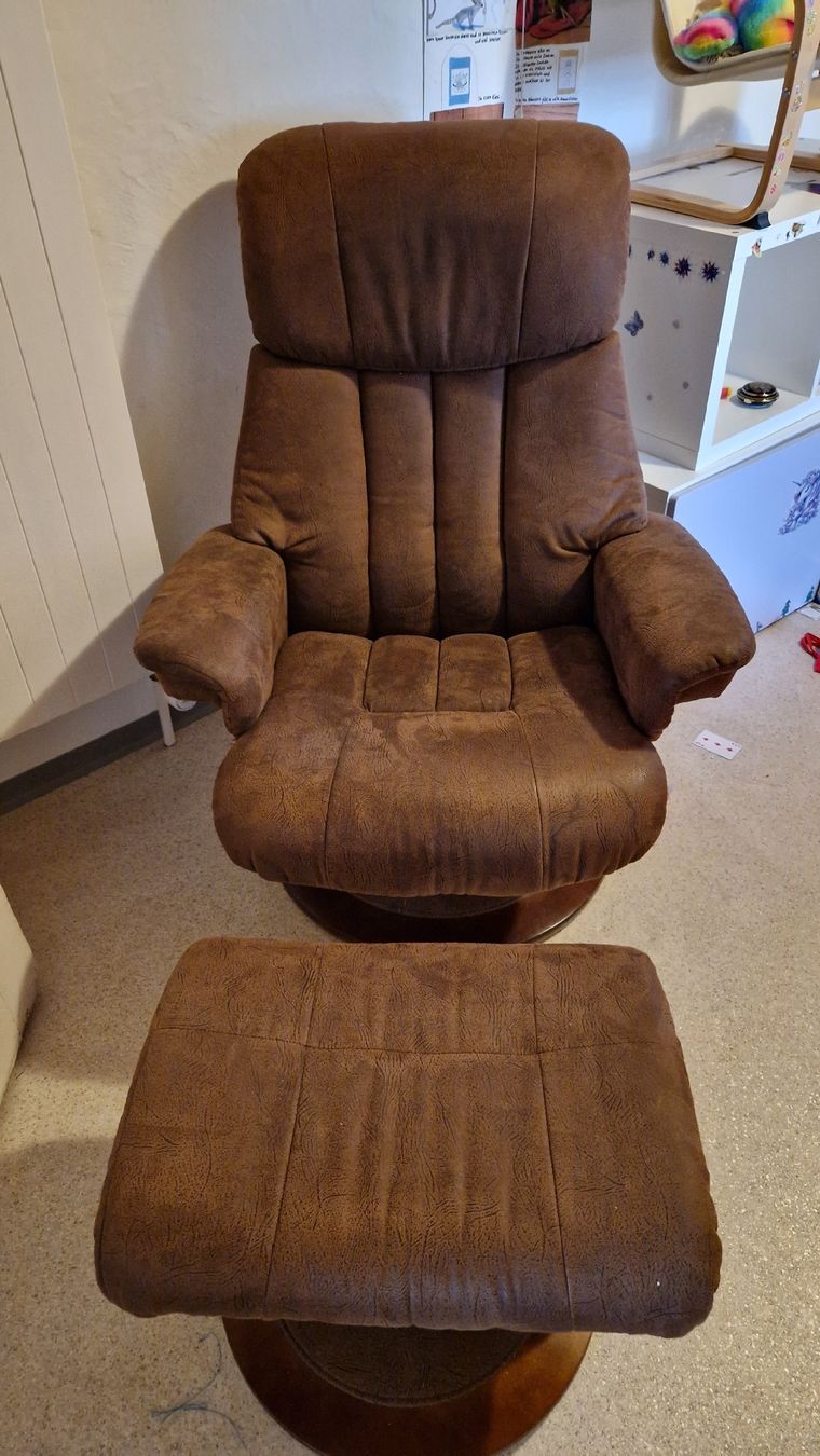Poltrone: Sessel mit hocker – Usato da Etziken venduto da langa
