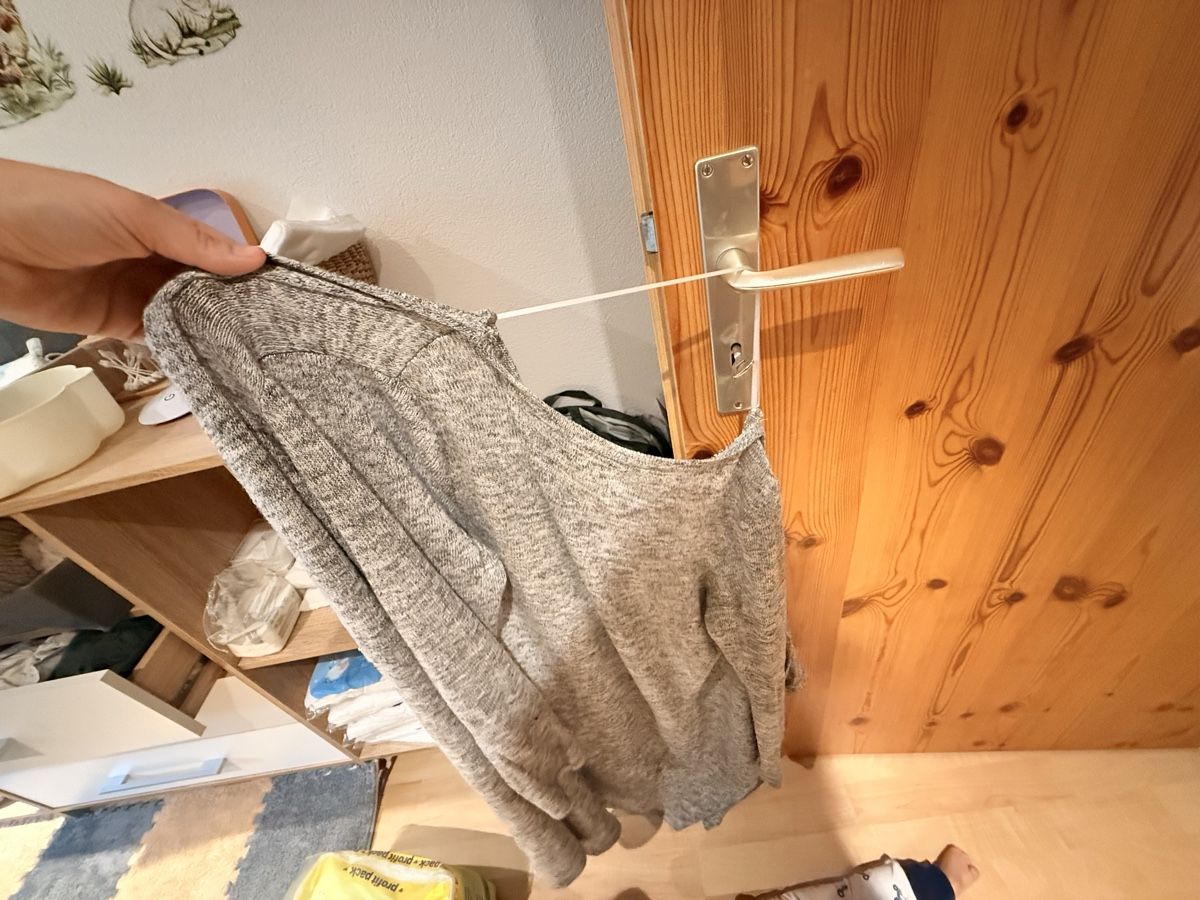 Manteaux: GRAUER STRICK-CARDIGAN – D'occasion à Samnaun-Compatsch par Melalein 2