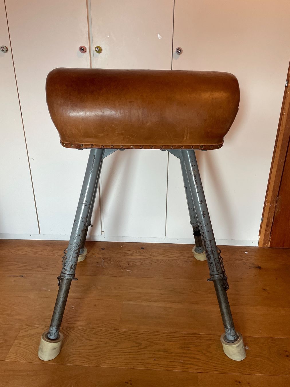 Hocker: Springbock/Turnbock aus Leder, verstellbar... – Gebraucht aus Weesen von Ainarupp 1
