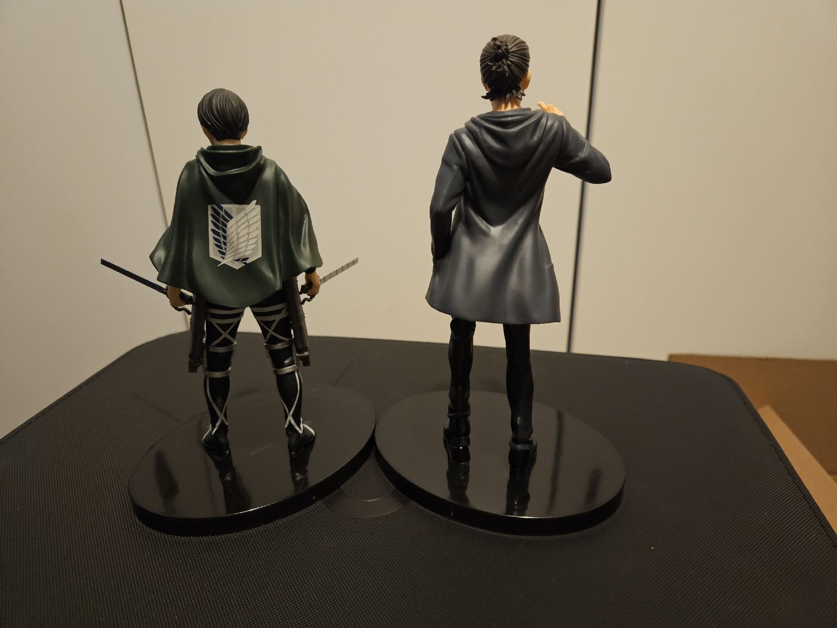 Statuette: Levi Ackermann + Eren Yaeger Figur, attack on titan – Usato da Rudolfstetten venduto da KingArabi 1