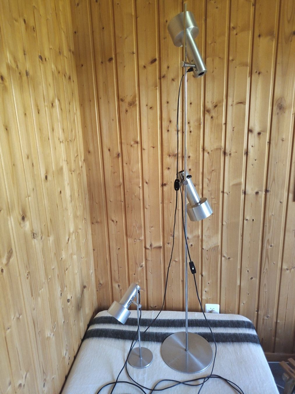 Lampen: Stehlampe und Tischlampe  Aluminium – Gebraucht aus Meilen von Impressum 2