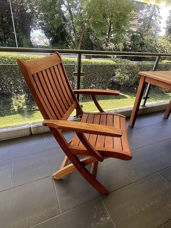 Set di tavolo e panche: Teak Holz Gartentisch mit 4 Stühlen – Usato da Uetikon am See venduto da 150960 2