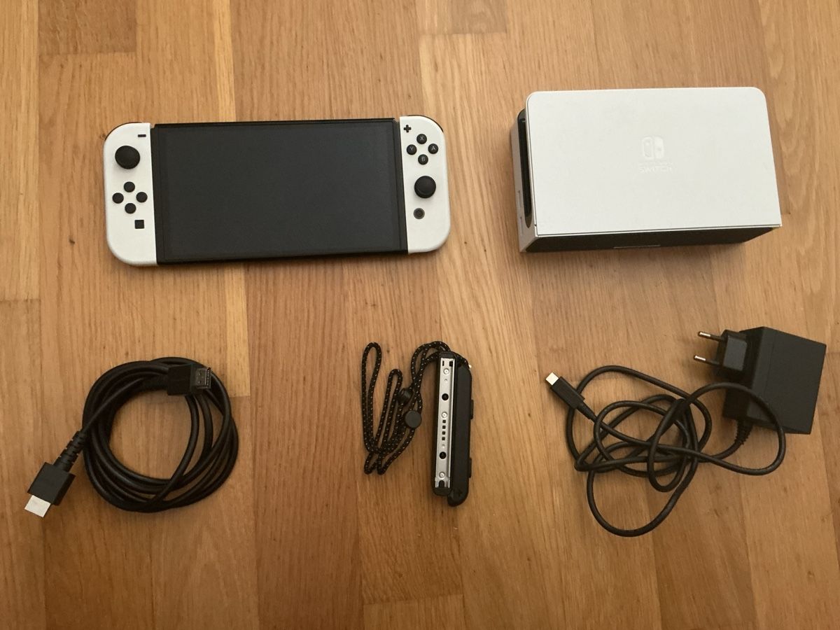 Nintendo Consoles: Nintendo Switch OLED Top Zustand – D'occasion à Zürich par jabo22