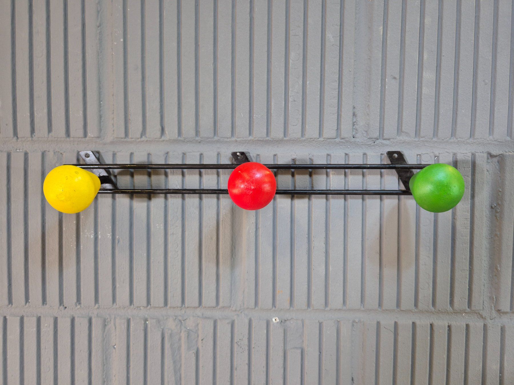 Guardaroba: 1950 Wall Coat-Rack, Wandgarderobe Design Garderobe – Usato da Nottwil venduto da Wondewa-Shop 3
