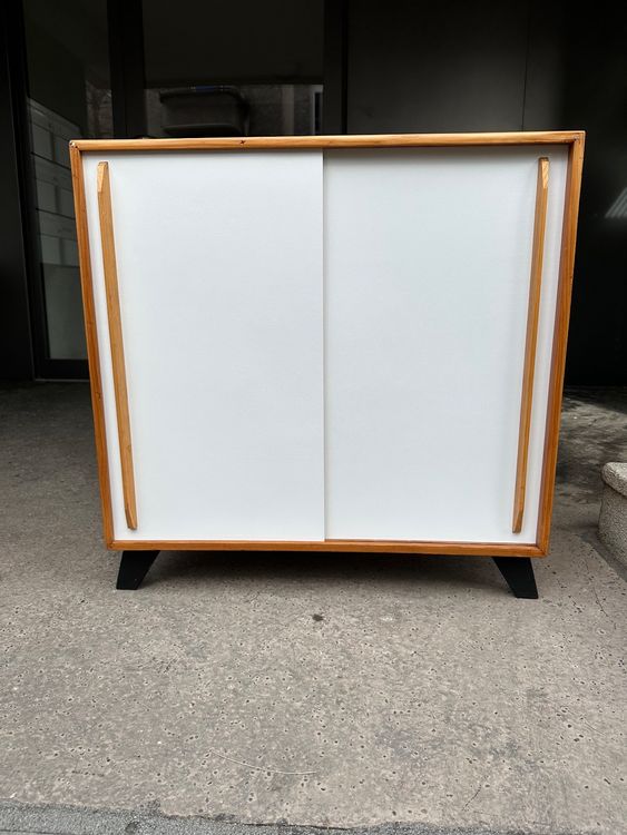 Kleiner Schrank Vintage