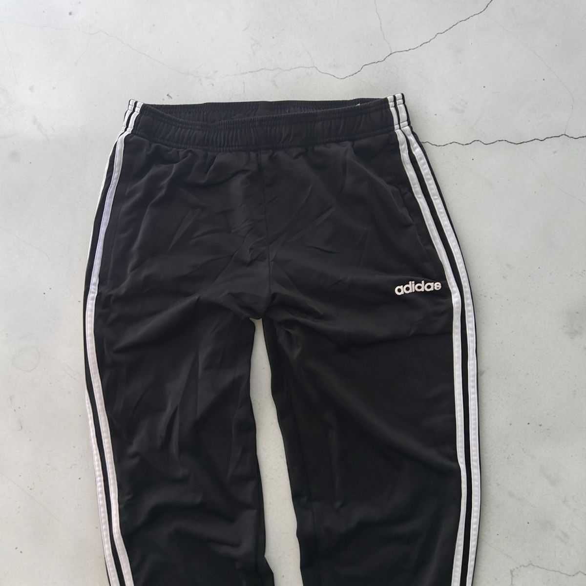 Adidas Pantaloni: Adidas Trainerhose Schwarz Grösse L – Usato da Bülach venduto da lguedeskr 1