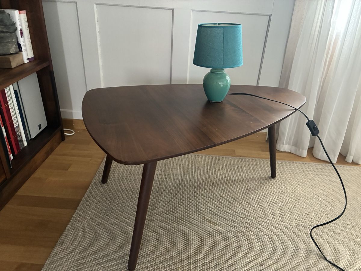 Tavoli: Stylischer Couchtisch Nussbaum massiv – Nuovo (secondo la descrizione) da Pfäffikon ZH venduto da Tiger8304