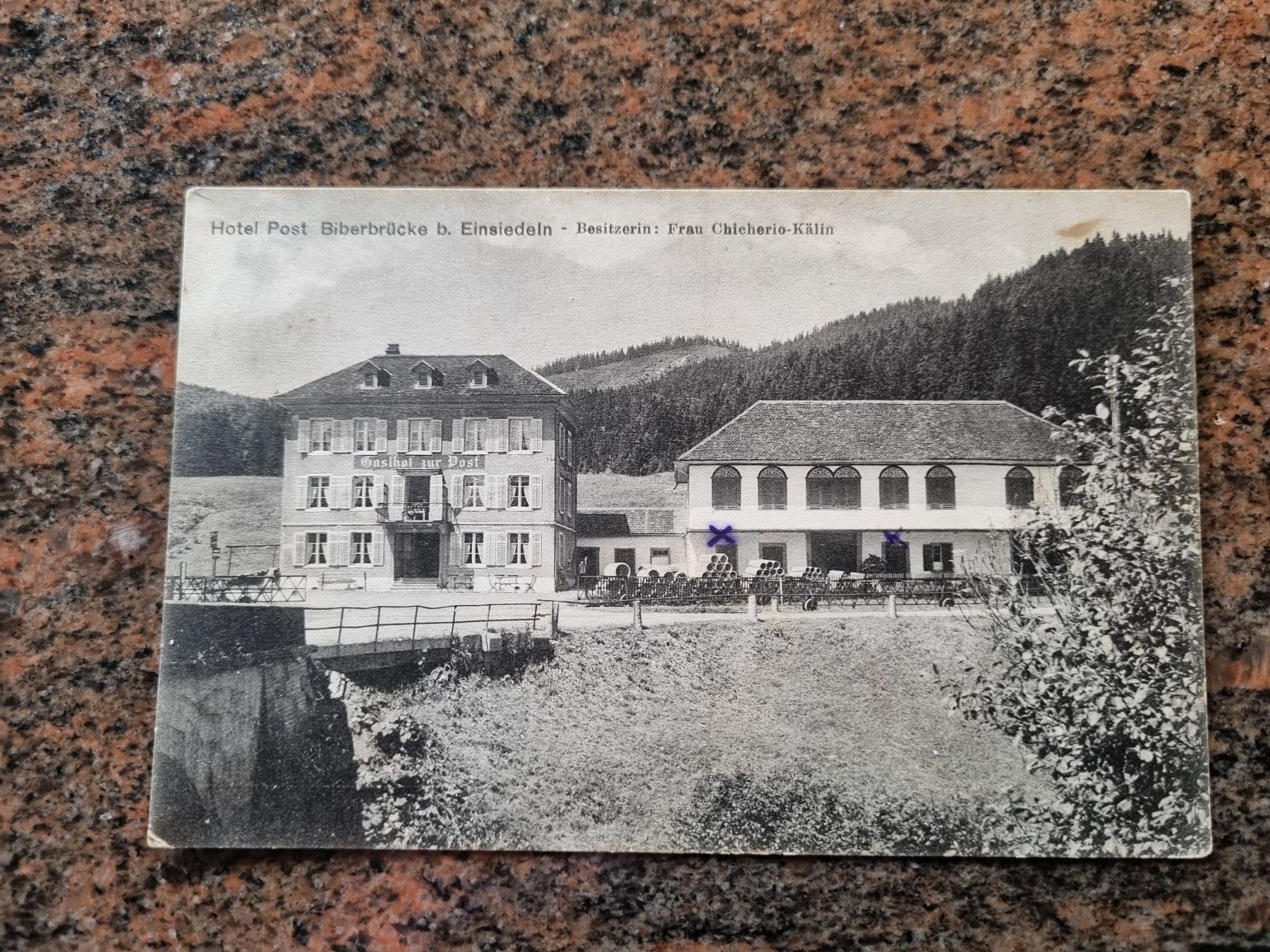 Cartoline postali: Alte Ansichtskarte Hotel Post Biberbrücke b. Einsiedeln 1922 – Usato da Trachslau venduto da bastet06