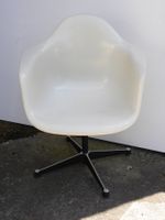 EAMES HERMAN MILLER FIBERGLASS ARMCHAIR