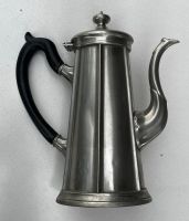 Cafetière en étain, belle époque, 1900 environ.