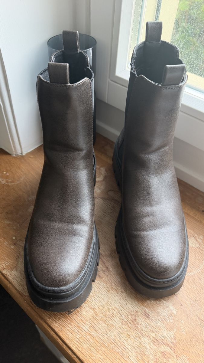 Zalando Scarpe da donna: Winterstiefel Braun, Gr. 40 – Nuovo (secondo la descrizione) da Bern venduto da sshueli 1