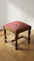 Tabouret ancien bois tourné, assise rembourrée tissu rouge