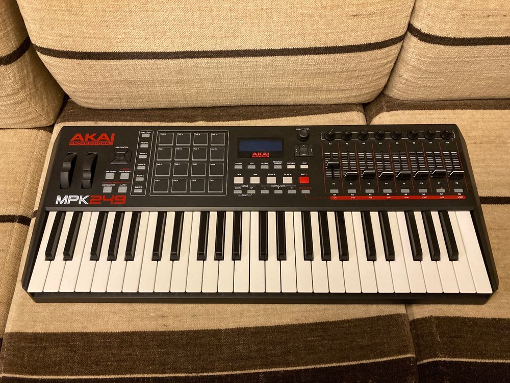 AKAI MPK249 Midi Controller Keyboard Kaufen auf Ricardo