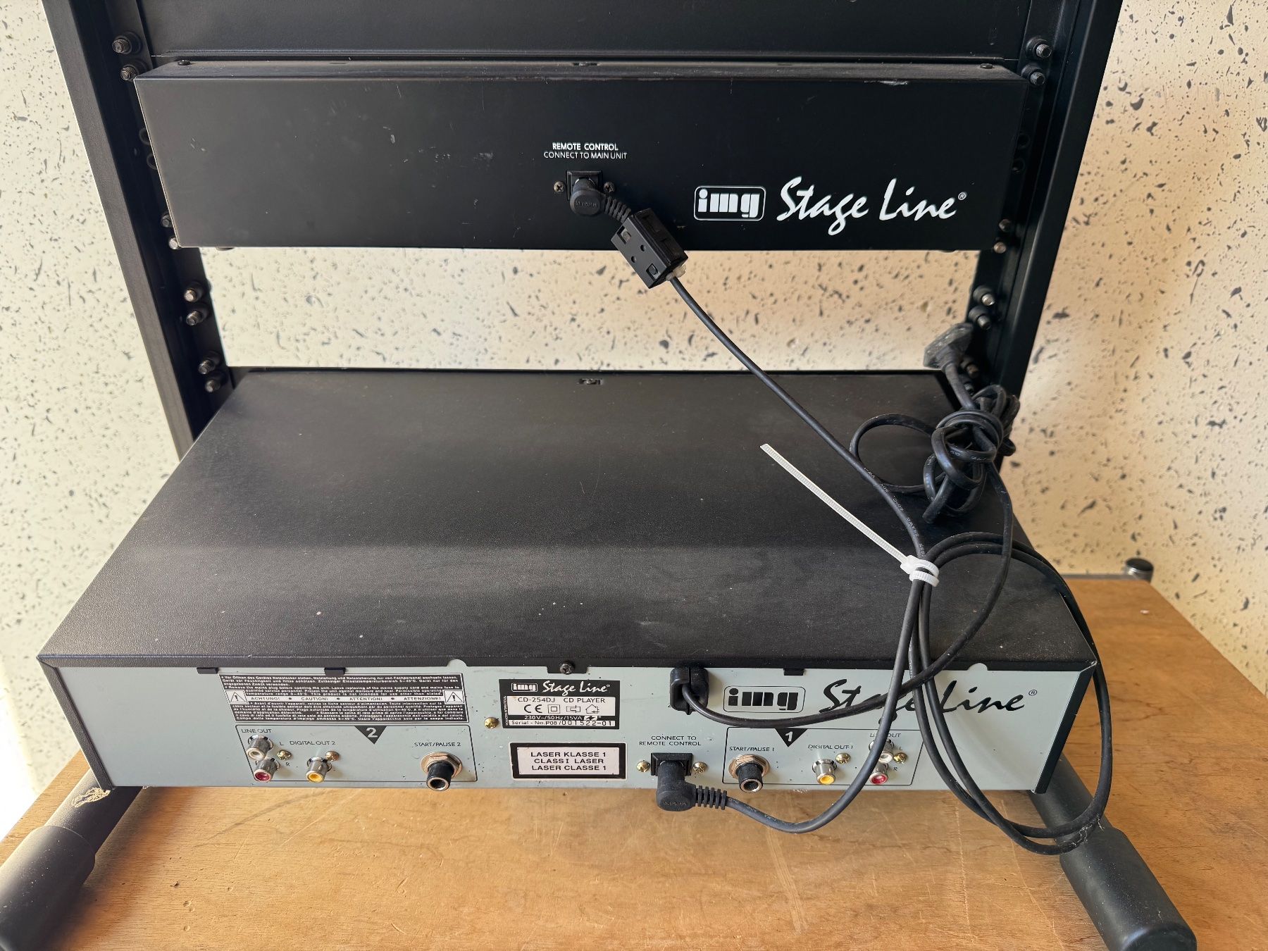 CDs: StageLine CD-Player und Doppel CD-Player mit Rack – D'occasion à Frümsen par 9tmr 1