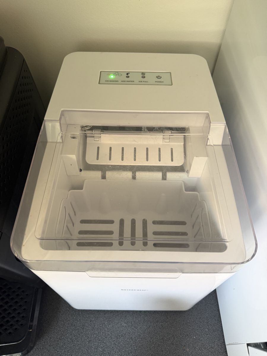 Appareils de cuisine: Silvercrest ice cube machine white like new condition – D'occasion à Zürich par Rochfordevelyn 1