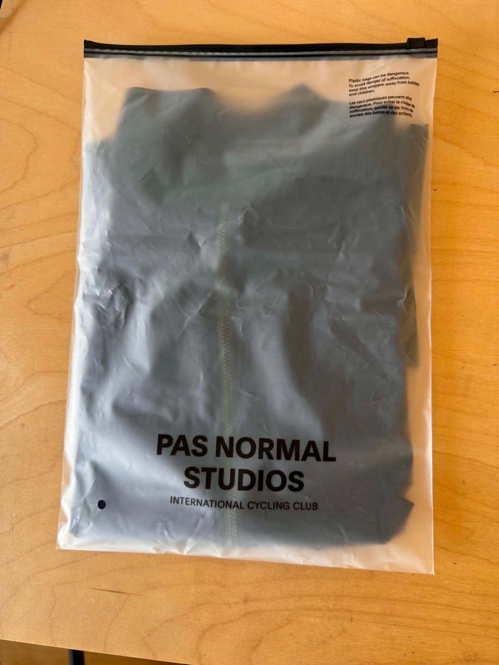 Pas Normal Studios Maillots de corps & Pantalons: PAS NORMAL STUDIO, Escapism Trikot, Grösse L – Neuf avec emballage d'origine à Basel par kon_2l5h 3
