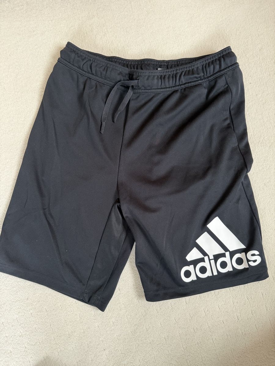 Adidas Hosen: Kurze Sporthose Adidas, Gr. s, schwarz. – Gebraucht aus Würenlingen von Sarasota03