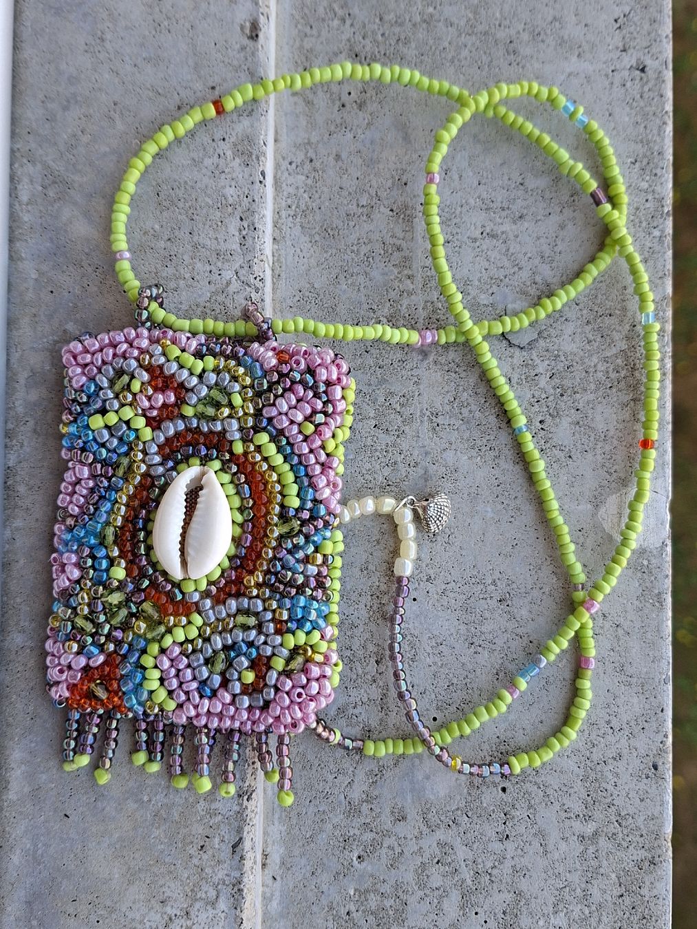Ketten: Amulett Kette Kauri bestickt Glasperlen  – Neu (gemäss Beschreibung) aus Remetschwil von littleredboots 4