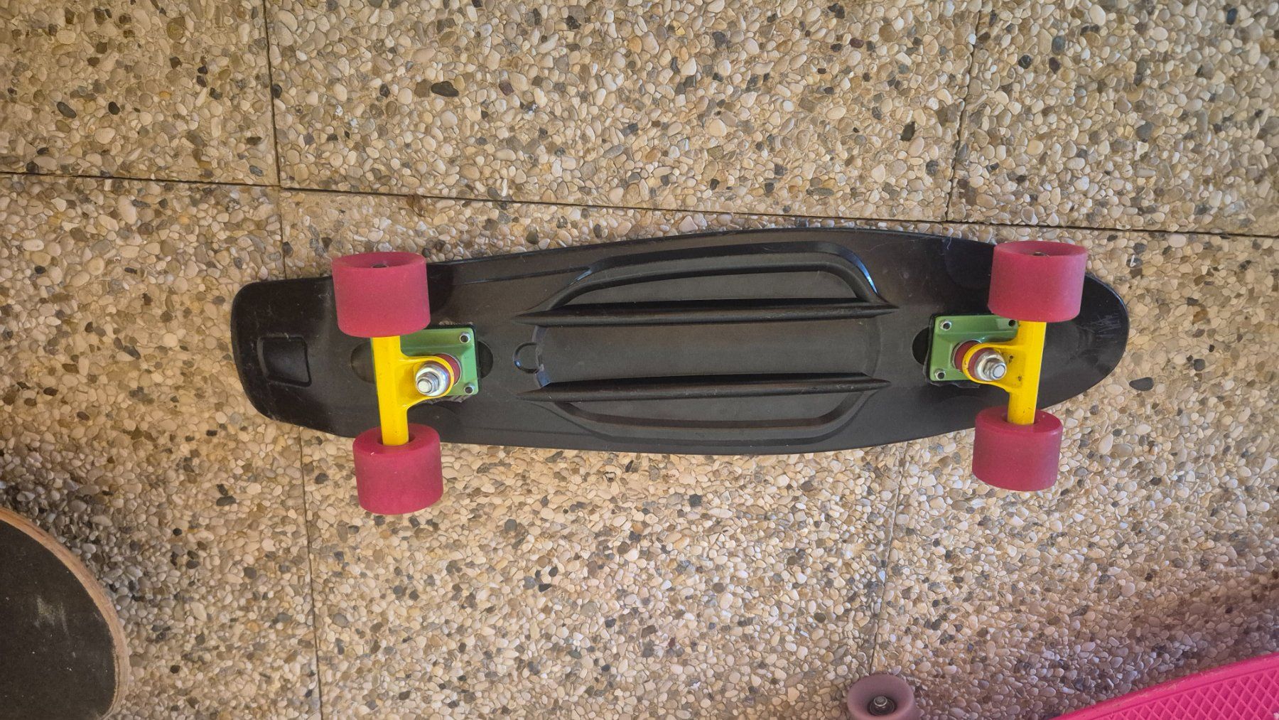 Skateboards: Area Cruiser Skateboard noir avec roues rouges – Usato da Prangins venduto da ale_x9wx 1