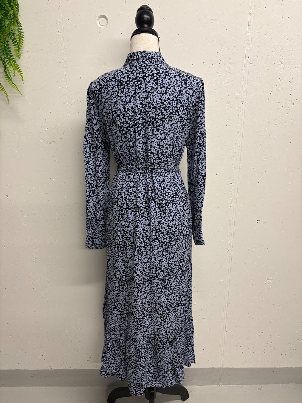 Vestiti: MSCH Kleid Blumenmuster schwarz/hellblau Gr. XS/S Viskose – Nuovo (secondo la descrizione) da Regensdorf venduto da secondchancefashion 3