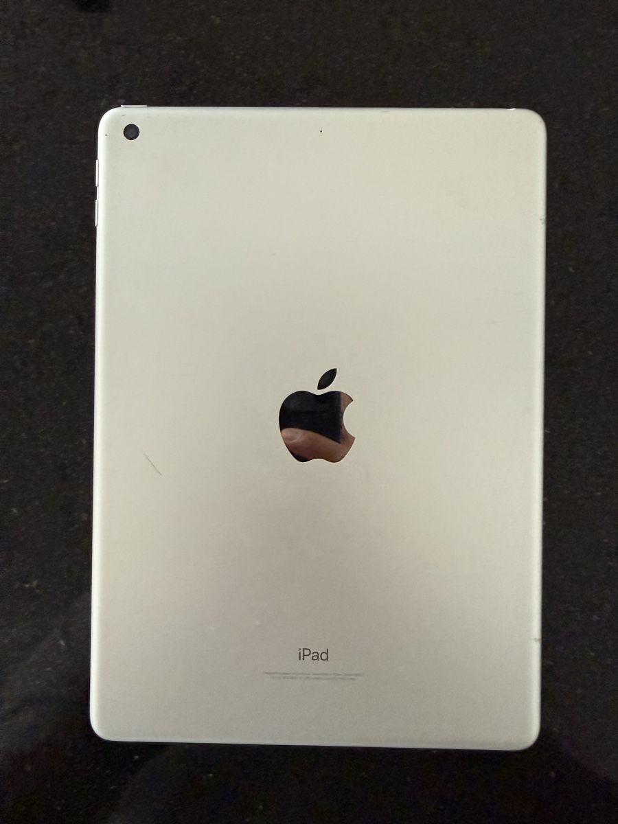 Apple Tablet PC: Ipad A1893 – Gebraucht aus Zug von KoSaZ 1