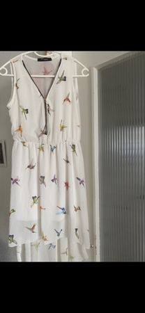 Sommerliches Kleid mit Kolibris, Grösse M, Top Zustand