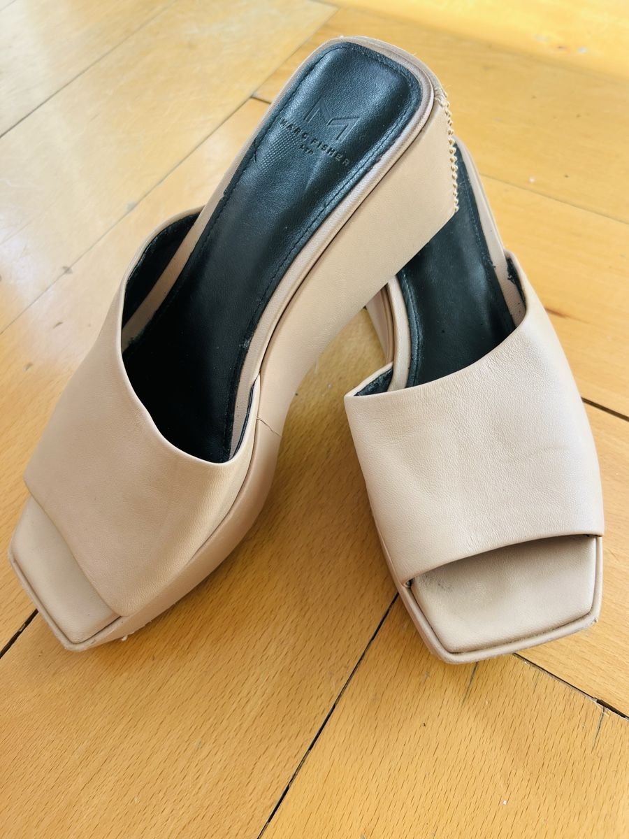 Scarpe da donna: Marc Fisher open-toe platform mules, nude, Grösse 37 – Usato da Zürich venduto da Lumiluminous