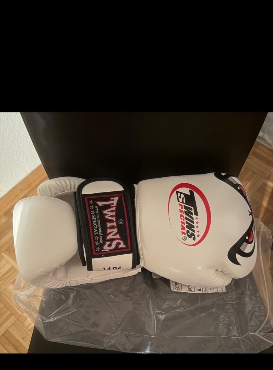 Autres accessoires hommes: Twins Boxhandschuhe 14OZ neu – Neuf avec emballage d'origine à Zollikofen par Davemirabile 1