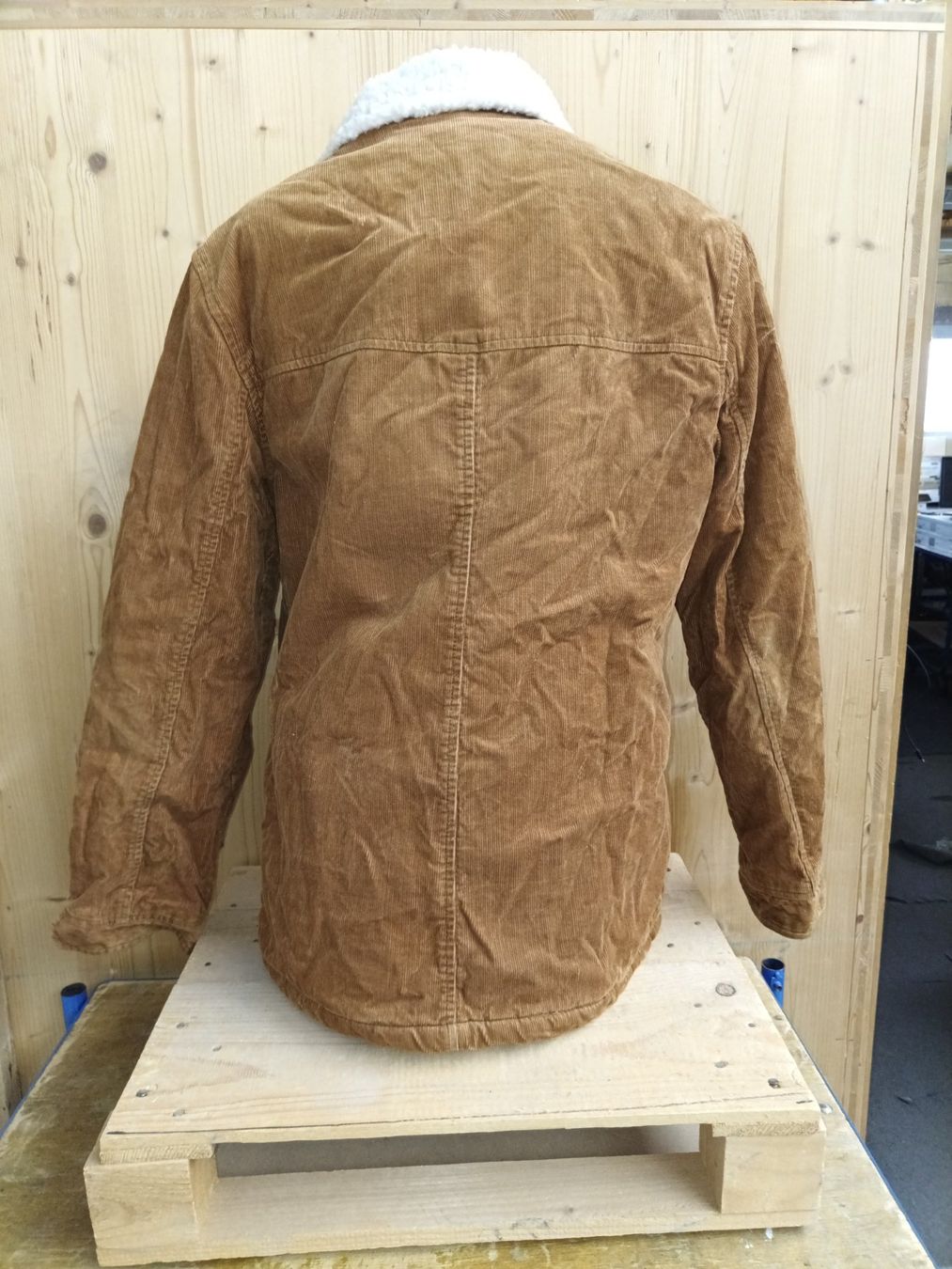 Giacche: Warme Cordjacke mit Teddyfellkragen – Usato da Wängi venduto da Ladys_First 2