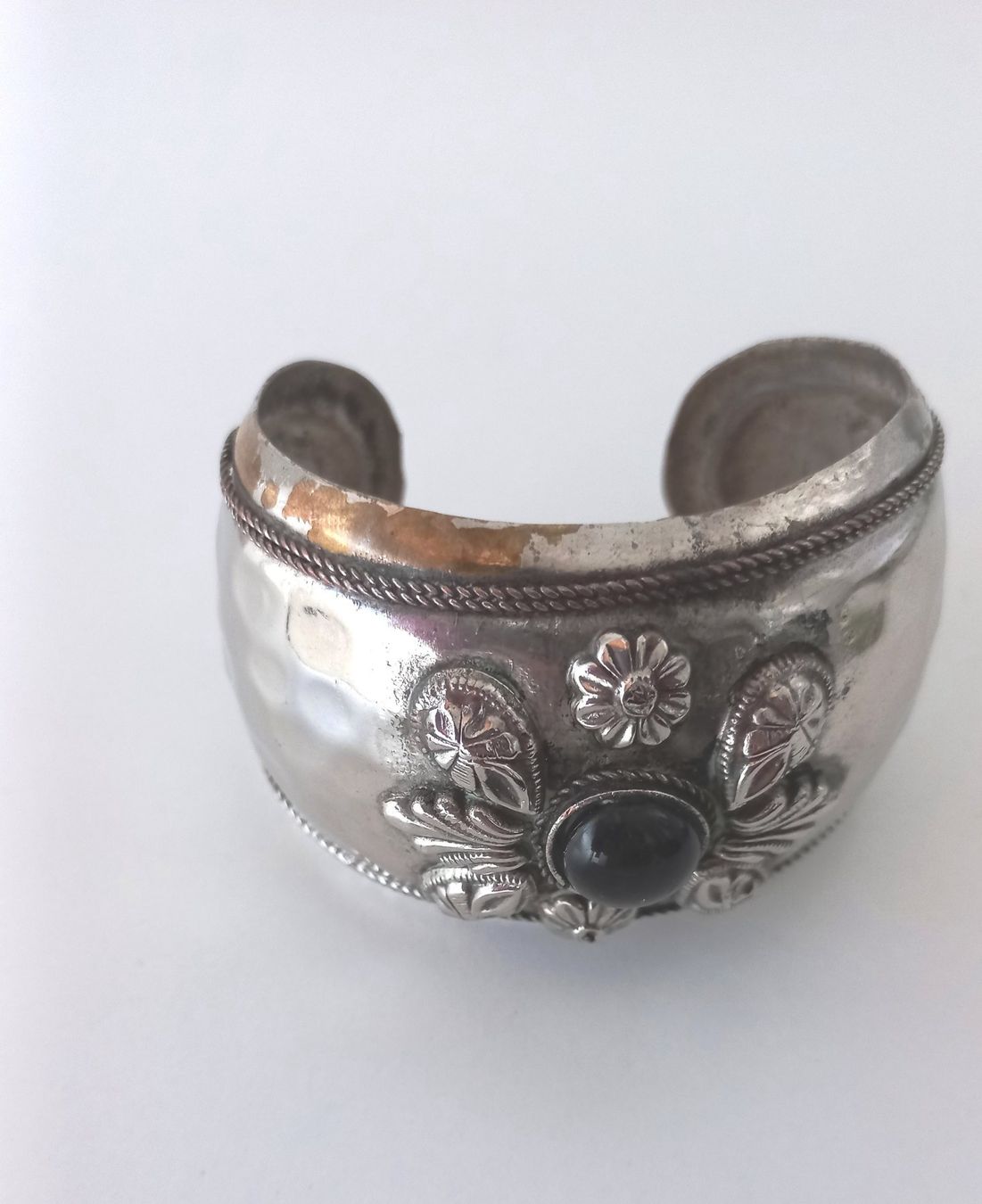 Statuette: Marokko, altes Berber-Armband aus versilbertem Messing – Usato da Bévilard venduto da Orscha 4