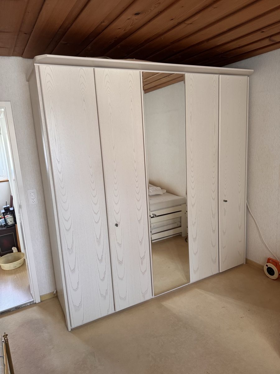 Armadi: Top erhaltener Kleiderschrank – Usato da Zürich venduto da Goliat21