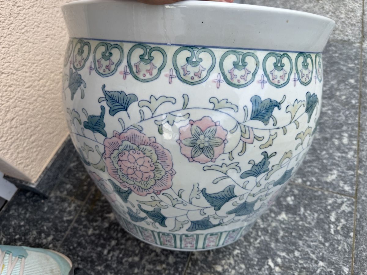 Blumentöpfe: Grosser Blumentopf mit schönem Dekor für drinnen & draussen – Gebraucht aus Zug von sir_pk 1