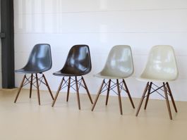 Eames Fiberglas Stühle von Hermann Miller im Set