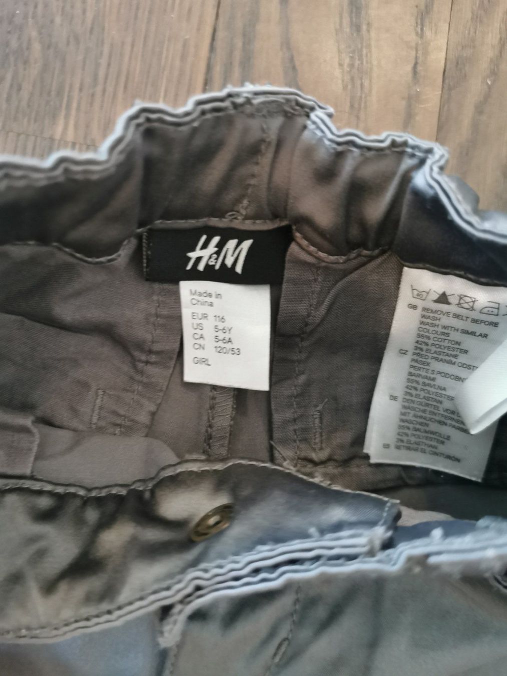H&M Pantaloni: CAPRI-SHORTS, H&M, Gr. 116 – Usato da Erlenbach ZH venduto da alisamilana 1